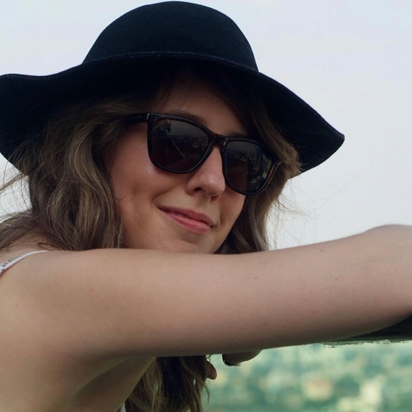 Meet your Posher, Kay - Picture 1 of 1